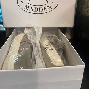 Steve Madden Gills Sneaker women’s